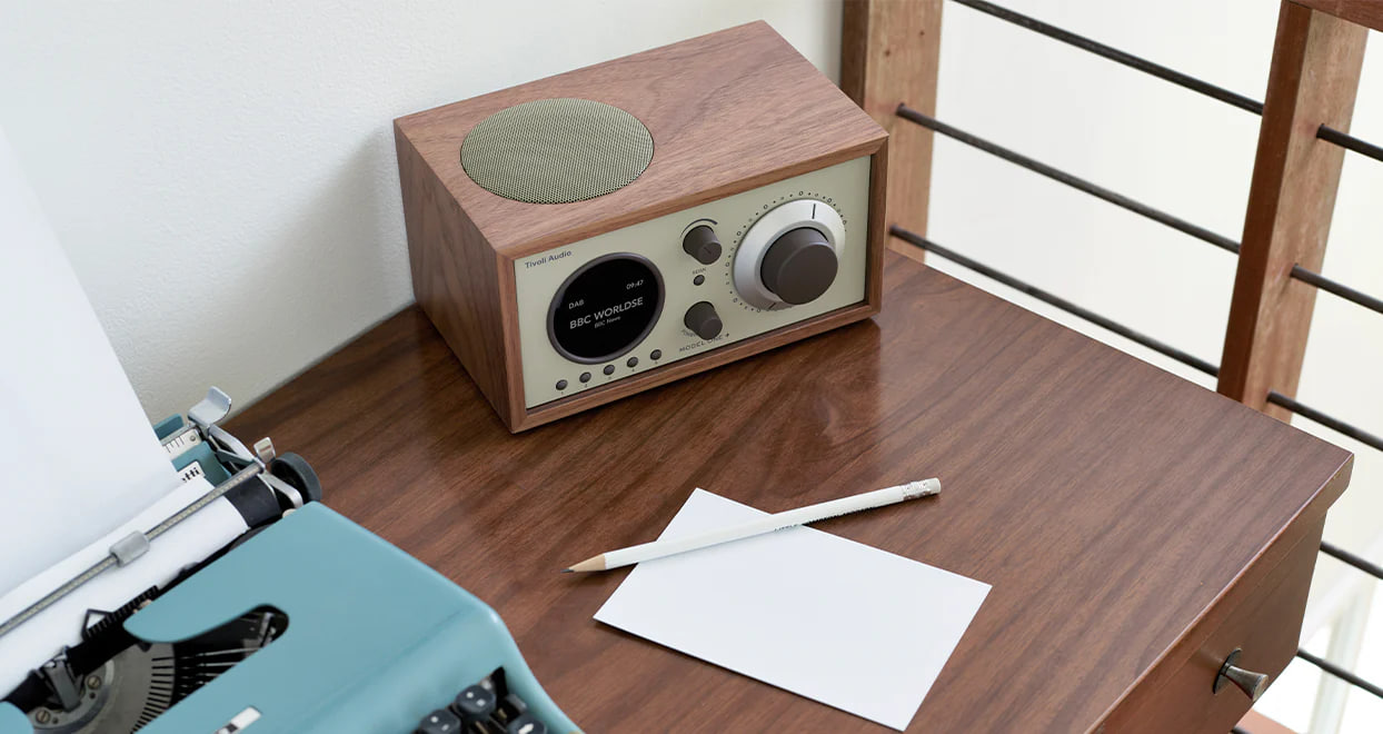 Tivoli Audio Model One+ у інтер’єрі